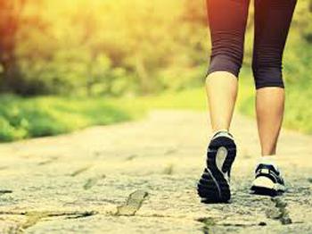 Caminar más previene la diabetes y la hipertensión en mayores de 40