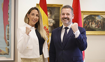 De Paco recibió a Jennifer Miranda, campeona mundial de boxeo