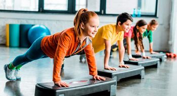 Los escolares deberían entrenar su fuerza muscular en el colegio 